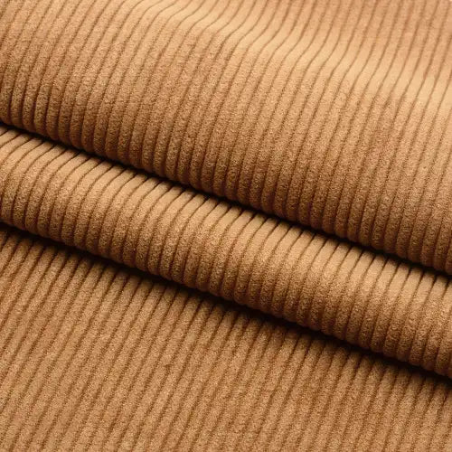 Gros plan sur le Velours côtelé coton 8 côtes uni au mètre de Longan Craft France, mettant en valeur sa texture douce et ses stries verticales - parfait pour les vêtements, les accessoires et les projets de décoration.