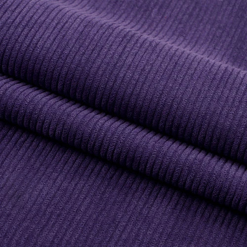 Gros plan sur le tissu velours côtelé épais 8 côtes au mètre de Longan Craft France, qui présente des lignes verticales douces et texturées, idéales pour l'ameublement et la décoration intérieure.
