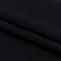 Gros plan sur le tissu velours côtelé épais 8 côtes au mètre de Longan Craft France, un tissu polyester souple aux plis horizontaux et aux lignes verticales subtiles, idéal pour la décoration intérieure et l'ameublement.