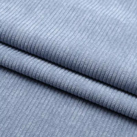 Gros plan sur le Velours côtelé coton 8 côtes uni de Longan Craft France, montrant sa texture côtelée douce et bleu clair, idéale pour les vêtements, les accessoires et la décoration. Fabriqué en 100% coton, vendu au mètre.