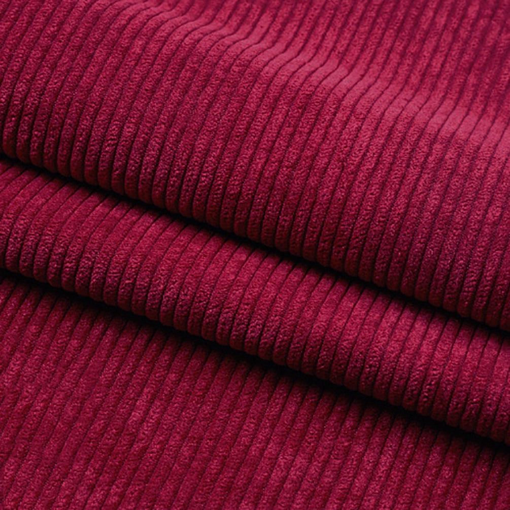 Gros plan sur le tissu velours côtelé épais 8 côtes au mètre de Longan Craft France, mettant en valeur sa texture douce et ses stries verticales - parfait pour l'ameublement et la décoration intérieure.