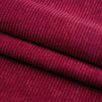 Gros plan sur le tissu velours côtelé épais 8 côtes au mètre de Longan Craft France, mettant en valeur sa texture douce et ses stries verticales - parfait pour l'ameublement et la décoration intérieure.
