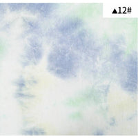 Gros plan sur le Tissu French Terry en coton tie-dye au mètre de Longan Craft France, montrant un motif dégradé bleu, vert et blanc. Idéal pour les sweatshirts et les vêtements confortables. Petite boîte blanche avec "12#" dans le coin supérieur droit.