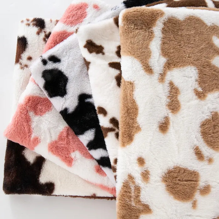 Tissu pelucheux imprimé taches de vache au mètre