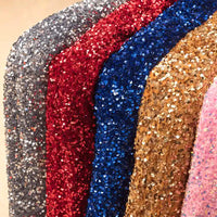 Gros plan sur le Tissu en velours extensible à paillettes de Longan Craft France, présenté en argent, rouge, bleu, or et rose. Le tissu extensible à paillettes reflète la lumière pour un effet scintillant, idéal pour la scène et les tenues de mode.
