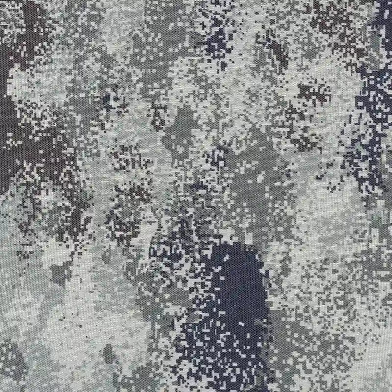 Gros plan sur le tissu de camouflage en toile Oxford résistant à l'eau de Longan Craft France, qui présente un motif pixellisé gris, noir et blanc - le tissu au mètre imperméable parfait pour les équipements de plein air.
