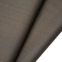 Gros plan sur deux pièces superposées de tissu gabardine de laine peignée au mètre de Longan Craft France, à la texture fine, au lustre subtil et au tissage sergé serré, parfait pour les costumes élégants et sur mesure grâce à son mélange résistant de laine et de polyester.