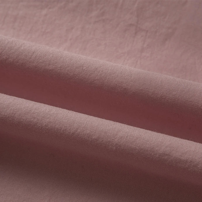Gros plan sur le Tissu linon de coton tissé au mètre de Longan Craft France, un coton multicolore à la texture douce, aux plis délicats et à la finition lisse et légèrement mate. Idéal comme doublure coton haute douceur.