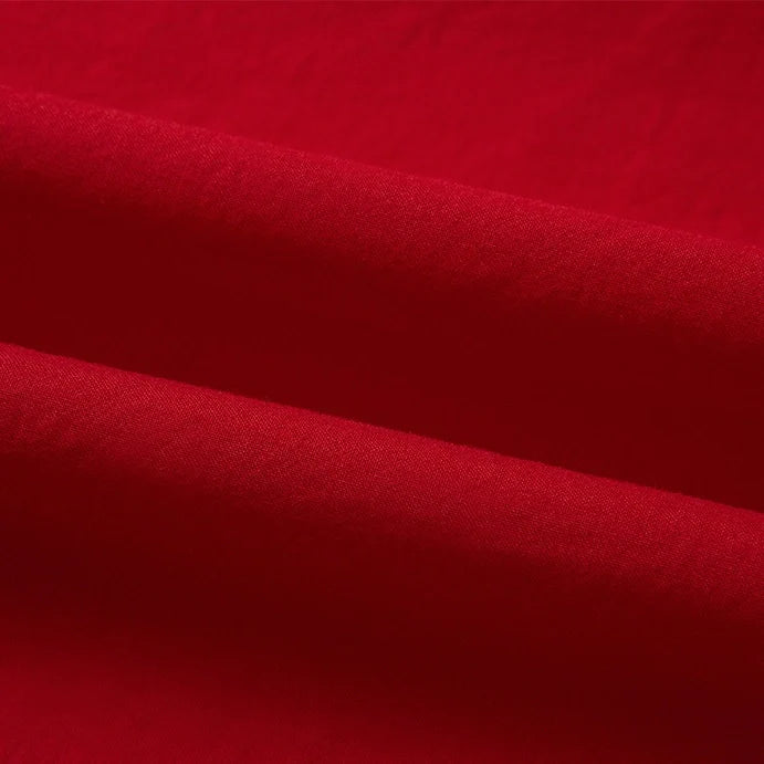 Gros plan sur le tissu linon de coton tissé au mètre de Longan Craft France, révélant le linon de coton lisse et multicolore aux plis doux et aux ombres subtiles, idéal comme doublure coton haute douceur.