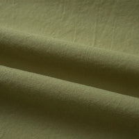 Gros plan sur le Tissu linon de coton tissé au mètre, un linon de coton multicolore léger et finement tissé de Longan Craft France, qui présente une texture lisse et mate et des plis souples - idéal comme doublure coton haute douceur pour les projets créatifs.
