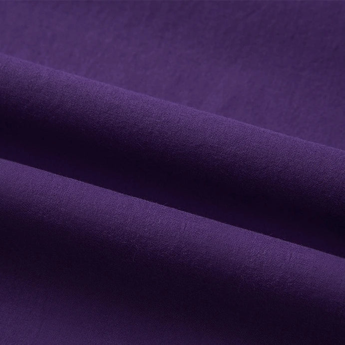 Un gros plan du Tissu linon de coton tissé au mètre par Longan Craft France montre sa finition mate, sa texture douce et les ombres légères des plis - idéal pour une doublure multicolore en coton haute douceur.