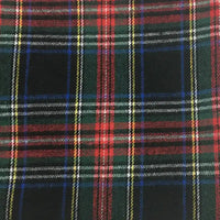 Gros plan sur le Tissu flanelle à carreaux de Noël de Longon Craft France : un tissu à carreaux en polyester et coton dans les tons festifs rouge, vert, bleu, jaune et blanc, idéal pour les peignoirs, les chemises, les projets de couture et l'artisanat de Noël.