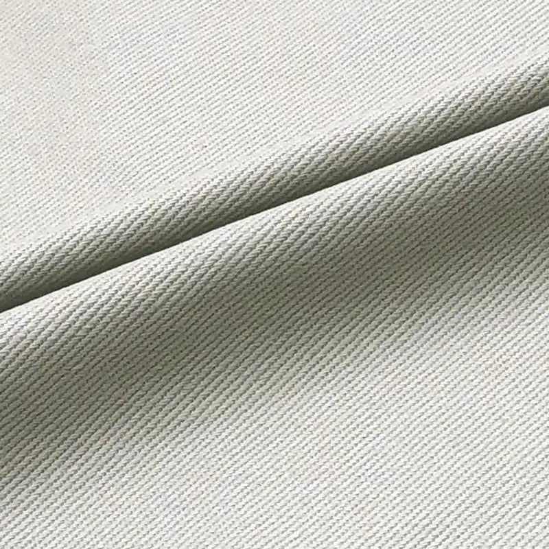 Gros plan sur Longan Craft France Tissu jean coloré 7,5 oz au mètre-100% coton denim sergé multicolore, montrant son tissage sergé beige et son épaisseur, idéal pour les vêtements ou la décoration recherchant un tissu jean haute qualité.
