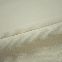 Gros plan sur le Tissu jean coloré 7,5 oz au mètre de Longan Craft France, un denim sergé multicolore 100% coton de haute qualité avec une fine trame diagonale - idéal pour les jeans, les vêtements et la décoration.