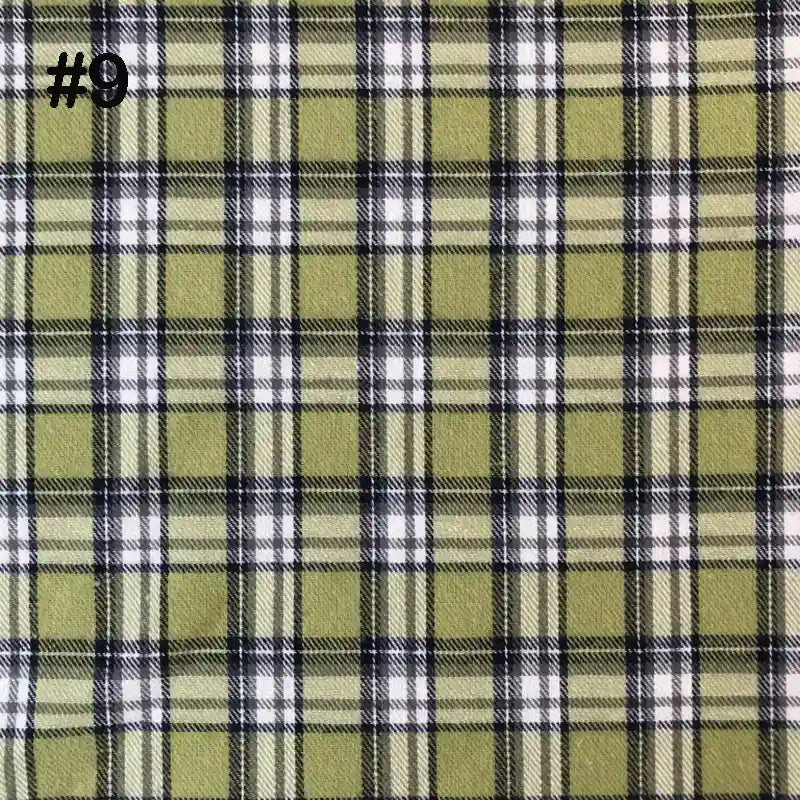 La Flanelle de coton à carreaux colorés de Longon Craft France présente un motif à carreaux verts avec des lignes noires, blanches et jaunes, idéal pour les manteaux, les chemises et les pyjamas d'automne. La mention "#9" apparaît en noir dans le coin supérieur gauche. 100% coton, vendu au mètre.