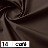 Gros plan sur une popeline de coton lisse, brun foncé, torsadée dans un tourbillon. L'étiquette indique "14 | Café". Popeline légère unie et douce de Longan Craft France - idéale pour les chemises, les robes, les doublures. Disponible au mètre.