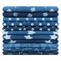 Découvrez le Tissu denim coton imprimé de fleurs et d'étoiles au mètre de Longan Craft France : un denim léger bleu à motifs variés, parfait pour vêtements et projets créatifs.