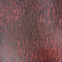 Gros plan sur le Tissu lamé froissé au mètre de Longan Craft France : ce tissu en polyester brillant et métallisé présente un grain texturé vertical et une teinte brun-rouge, ce qui renforce son aspect élégant et costumé pour les vêtements de scène, les robes et la couture.