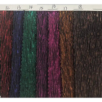 Un gros plan montre six échantillons texturés de "Tissu lamé froissé" de Longan Craft France, numérotés de 12 à 18, en rouge, bleu, vert, violet, magenta-orange et brun foncé, idéaux pour les costumes et les tenues de scène.
