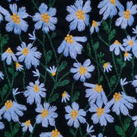 Découvrez le tissu ramie marguerite au mètre de Longan Craft France : motif brodé de fleurs blanches et jaunes sur fond noir, matière douce idéale pour robes, couture, loisirs créatifs ou rideaux.