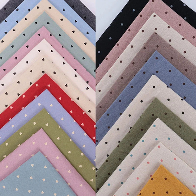 Découvrez la Flanelle de coton à motifs cœurs au mètre de Longon Craft France : un tissu flanelle doux et confortable, idéal pour la couture et les loisirs créatifs. Parfait pour vos projets chaleureux et originaux !.