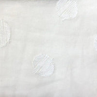 Tissu brodé floral en gaze de lin au mètre de Longan Craft France : tissu naturel et transparent, idéal pour vêtements d'été ou créations délicates. Parfait pour une robe légère ou du tissu bébé.