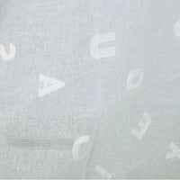 Le Tissu brodé floral en gaze de lin au mètre de Longan Craft France est un lin naturel transparent avec une broderie délicate - idéal pour les projets de bébé ou une robe d'été légère grâce à sa transparence raffinée.