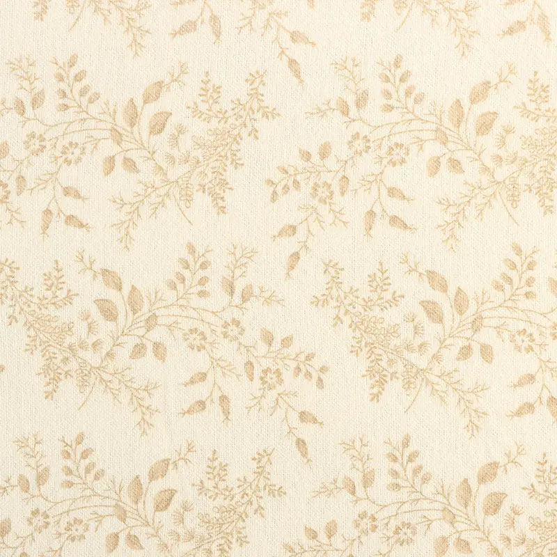 Découvrez la Flanelle de coton fleurie au mètre de Longan Craft France, une flanelle de coton couleur crème avec un imprimé botanique marron clair de feuilles et de petites branches. Parfaite pour coudre des robes, des vêtements et des projets créatifs.