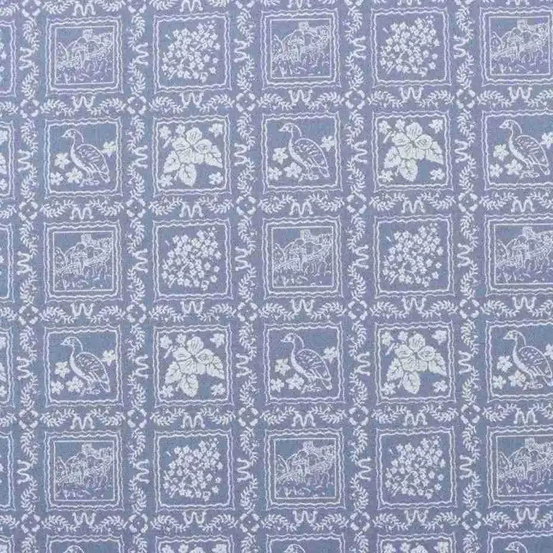 Flanelle de coton fleurie au mètre de Longan Craft France : tissu flanelle imprimé coloré d'automne avec motifs oiseaux, fleurs et maisons sur fond violet, idéal pour vêtements d'hiver, robes et loisirs créatifs.