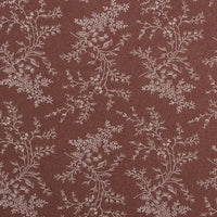 Gros plan sur la Flanelle de coton fleurie au mètre de Longan Craft France, qui présente un fond brun avec des motifs floraux et feuillus légers, parfaits pour les peignoirs d'inspiration automnale, les vêtements d'hiver et les projets de couture créatifs.