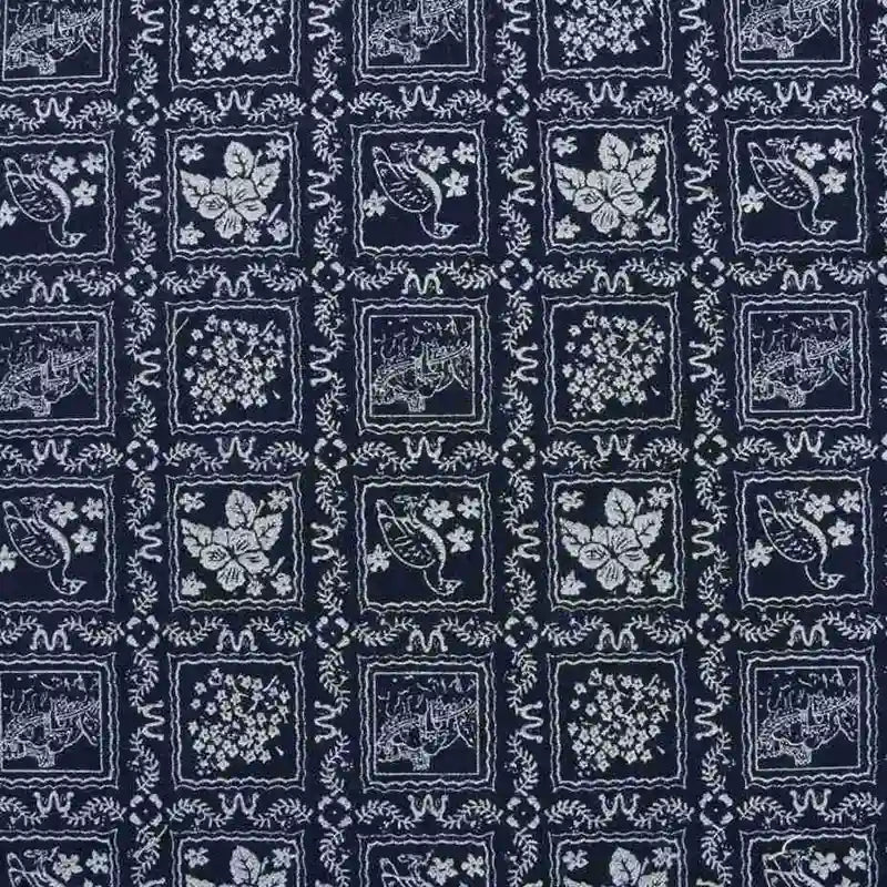 Découvrez la Flanelle de coton fleurie au mètre de Longan Craft France : un tissu flanelle imprimé coloré d'automne, idéal pour coudre robes et vêtements d'hiver ou pour vos loisirs créatifs.
