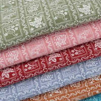 Une pile de cinq flanelles de coton colorées - vert, rose, rouge, bleu, marron - de Longan Craft France présente un motif floral et d'oiseaux blancs. Le tissu flanelle imprimé est idéal pour les robes de chambre, les vêtements ou les loisirs créatifs.