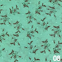 Tissu voile jacquard plumetis floral au mètre vert clair de Longan Craft France, avec de petits motifs de branches feuillues marron foncé. Le chiffre 08 apparaît en blanc dans le coin inférieur droit.