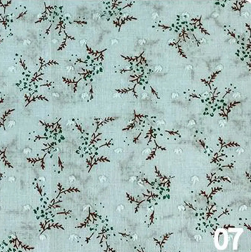 Tissu voile jacquard plumetis floral au mètre par Longan Craft France : motif bleu clair avec petites branches brunes, feuilles vertes, fleurs blanches et touches gris clair sur fond de coton. Le chiffre "07" est en bas à droite.