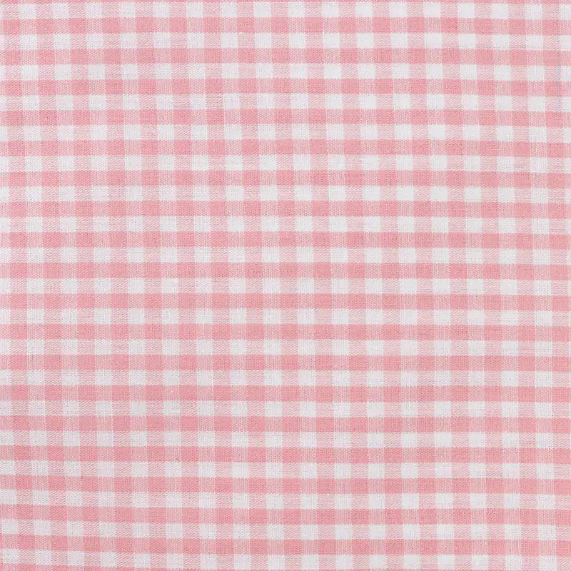 Le Tissu popeline vichy au mètre de Longan Craft France est une popeline légère 40S à carreaux rose et blanche 100% coton, idéale pour chemises, robes ou nappes-parfait tissu d'été.