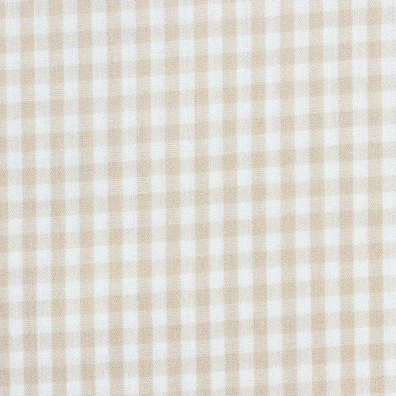 Tissu popeline vichy au mètre de Longan Craft France : popeline légère 40S à carreaux beige et blanc, 100 % coton, idéale pour chemises, robes ou nappes. Motif classique à grille symétrique, parfait pour vêtements d'été élégants.
