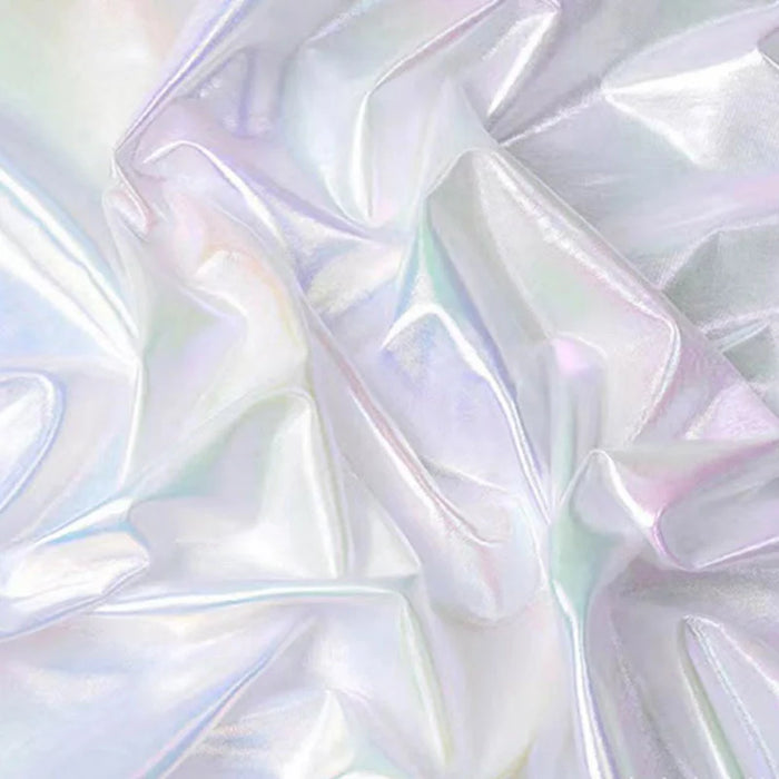 Gros plan sur le lamé irisé au mètre de Longan Craft France, un tissu lamé de polyester brillant aux teintes pastel et à l'effet chatoyant brillant et texturé, idéal pour les costumes de scène et la couture créative.