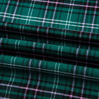 La Flanelle de coton à carreaux au mètre de Longon Craft France, en vert et noir avec fines rayures blanches et violettes, est une matière douce idéale pour chemises, robes ou pantalons confortables d'automne ou d'hiver.
