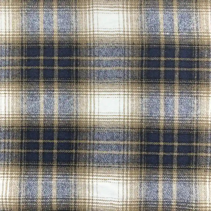 Un gros plan du tissu en flanelle à carreaux pour l'automne de Longon Craft France montre des lignes entrecroisées de couleur marine, beige et blanche dans un doux mélange de polyester et de coton, idéal pour les peignoirs, les chemises et la couture.