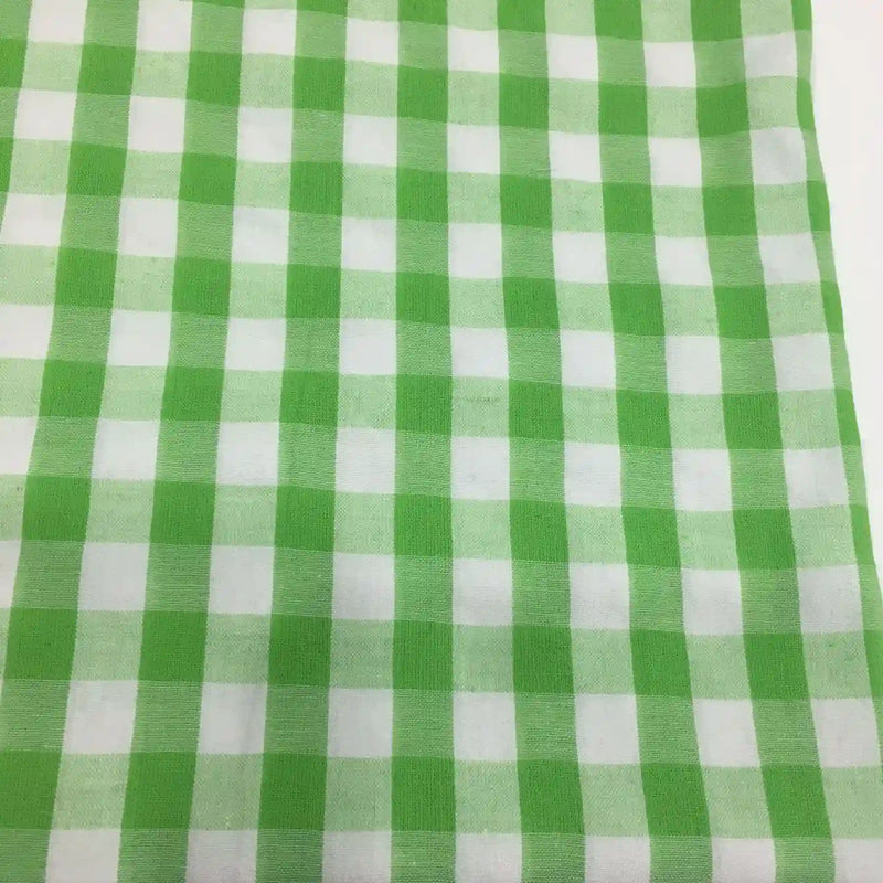 Tissu seersucker à carreaux au mètre de Longan Craft France, avec motif vichy vert et blanc. Léger et lisse, idéal pour vêtements d'été grâce à ses carreaux réguliers. Fabriqué en polyester coton, vendu au mètre.