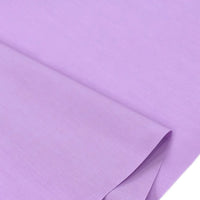 Gros plan sur le Popeline polyester-coton au mètre de Longan Craft France, une popeline unie douce et respirante à la texture lisse, légère et résistante, parfaite pour la confection de peignoirs, de chemises et de langes.