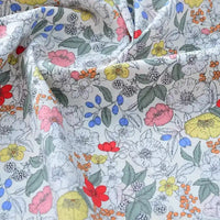 Le Tissu popeline de coton imprimé au mètre de Longan Craft France est un tissu 100 % coton à motifs floraux colorés (rouge, jaune, bleu, orange, rose et vert sur fond blanc), idéal pour vêtements DIY, quilting, nappes, robes et chemises.