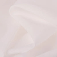 Gros plan sur le tissu voile en rayonne au mètre de Longan Craft France, un voile uni semi-transparent, rose clair ou blanc cassé, idéal pour la couture, les doublures, les vêtements, les nappes et les rideaux. Texture douce et lisse avec des plis légers et une qualité respirante.