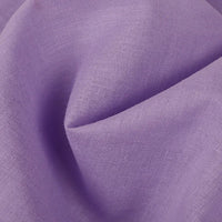 Gros plan sur le tissu voile en rayonne au mètre de Longan Craft France : un voile léger uni, légèrement texturé, de couleur violet clair, parfait pour les couture-doublures, les vêtements, les nappes et les rideaux. Le tissage fin et la finition lisse sont magnifiquement visibles.