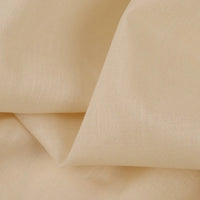Un gros plan sur le Tissu voile en rayonne au mètre de Longan Craft France révèle sa texture douce et légère, avec des plis délicats et un tissage fin et régulier, idéal pour les vêtements, les doublures, les nappes ou les rideaux.