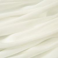 Gros plan sur le Tissu mousseline satinée au mètre de Longan Craft France, un tissu doux, extensible et soyeux aux plis souples, idéal pour créer des vêtements élégants ou une robe de soirée.
