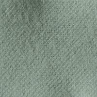 Gros plan sur la Flanelle de coton uni au mètre de Longon Craft France : une flanelle douce, vert clair, au tissage diagonal subtil et à la surface moelleuse, idéale pour le confort de l'automne, les câlins, les pyjamas ou les projets de quilting douillets.