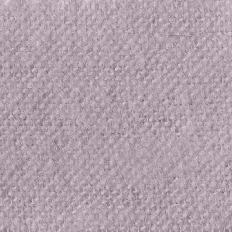 Gros plan sur la Flanelle de coton uni au mètre de Longon Craft France, une douce flanelle mauve clair avec une texture uniforme à petites boucles - un tissu d'automne parfait et super douillet pour les câlins.