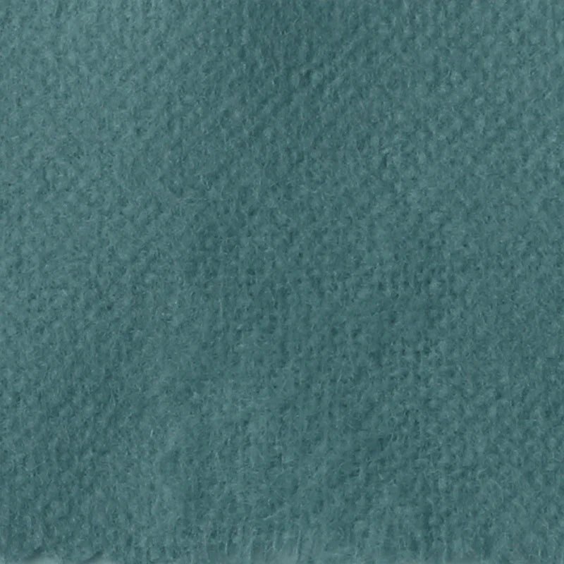 Gros plan sur la Flanelle de coton uni au mètre de Longon Craft France, qui met en valeur sa surface sarcelle douce et floue - une flanellette parfaite comme tissu super douillet pour câlins et pyjamas, prête pour l'automne.