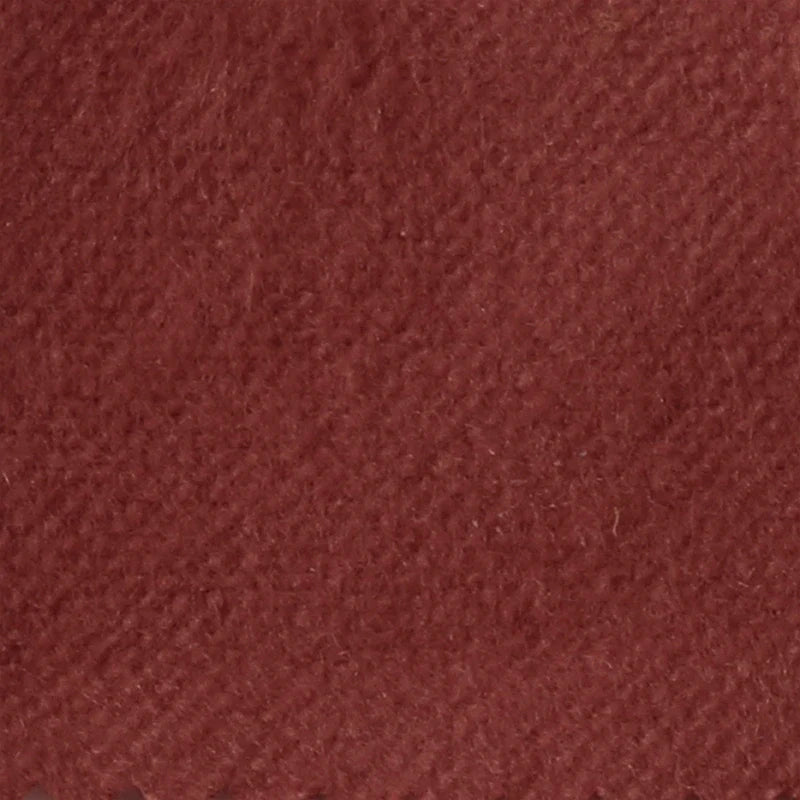 Gros plan sur la Flanelle de coton uni au mètre de Longon Craft France, une flanelle d'automne brun-rouge, super douce avec des fibres visibles - un tissu parfait et douillet pour les pyjamas ou les câlins.